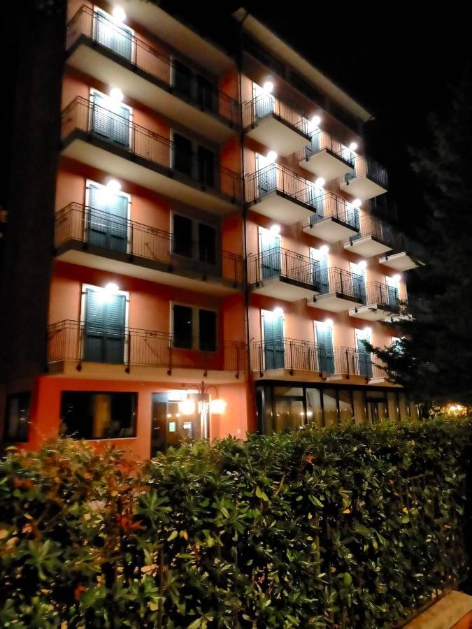 Hotel B&B Des Bains Milano Marittima Zewnętrze zdjęcie