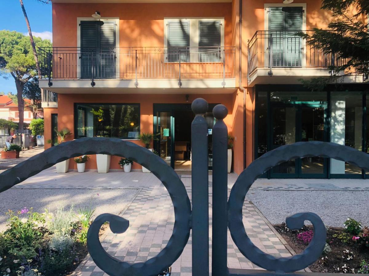 Hotel B&B Des Bains Milano Marittima Zewnętrze zdjęcie