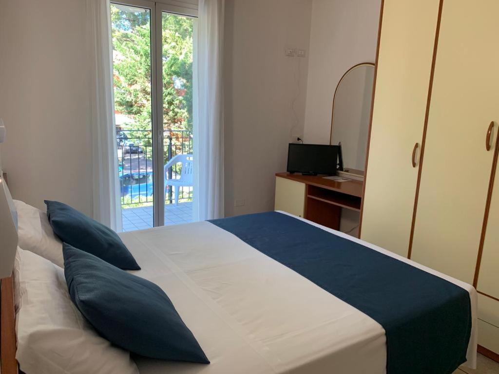 Hotel B&B Des Bains Milano Marittima Zewnętrze zdjęcie