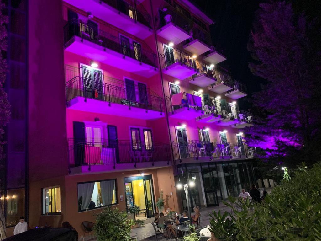 Hotel B&B Des Bains Milano Marittima Zewnętrze zdjęcie