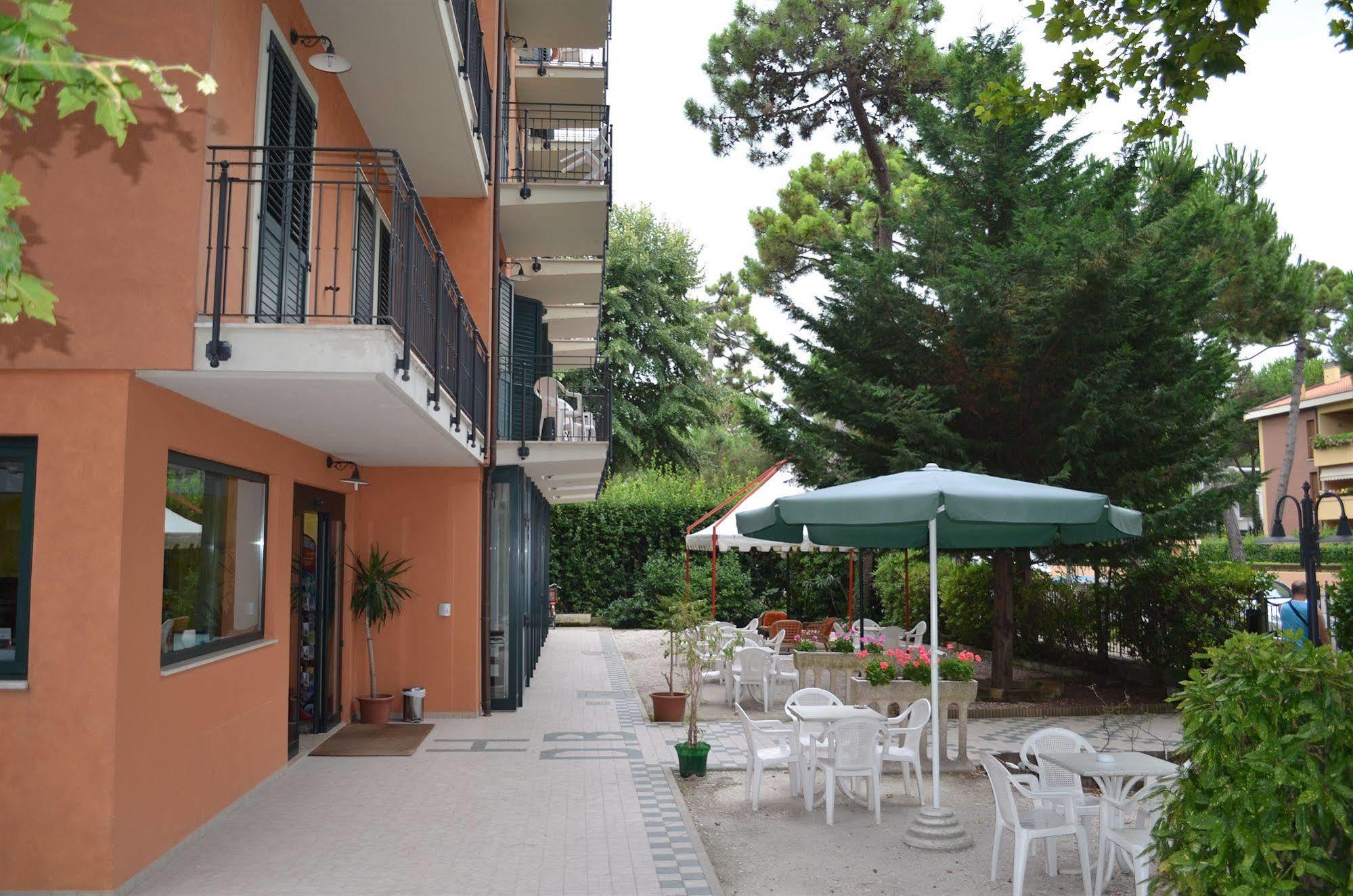 Hotel B&B Des Bains Milano Marittima Zewnętrze zdjęcie